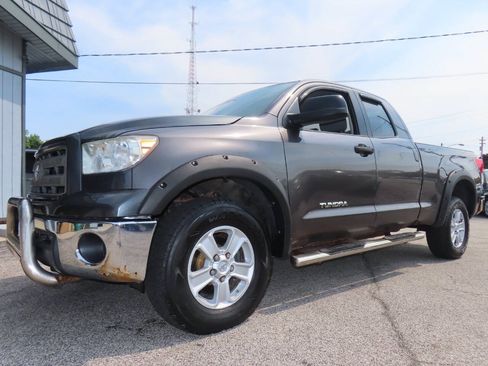 Used 2011 Toyota Tundra 4x4 Double Cab w/ Tow Pkg image 4