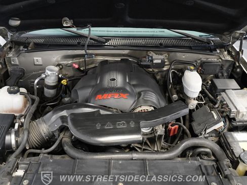 Used 1999 Chevrolet Tahoe 4WD 2-Door w/ Preferred Equipment Group image 4