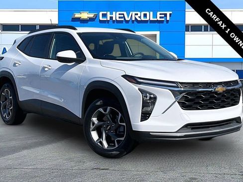 Used 2025 Chevrolet Trax LT w/ LT Convenience Package image 1
