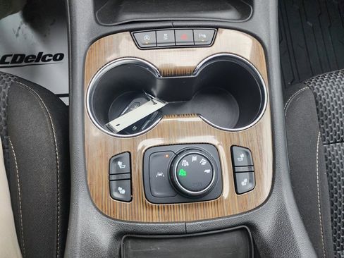 Used 2021 GMC Acadia SLE w/ Driver Convenience Package image 50