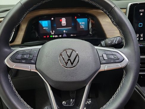 Used 2024 Volkswagen Atlas SE image 18