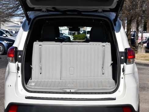 Used 2018 Toyota Highlander XLE image 26