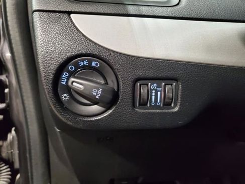 Used 2016 Dodge Grand Caravan R/T image 23