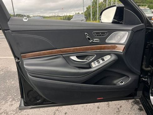 Used 2017 Mercedes-Benz S 550 Sedan image 11