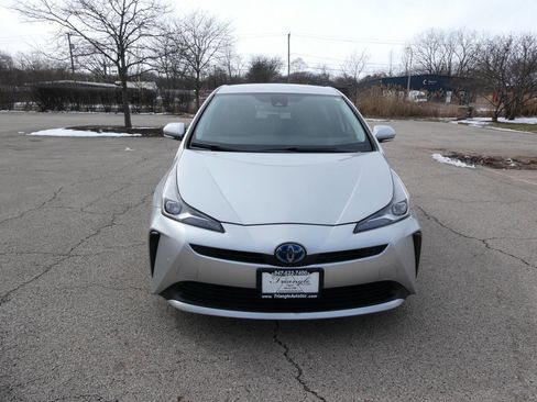 Used 2021 Toyota Prius LE image 2