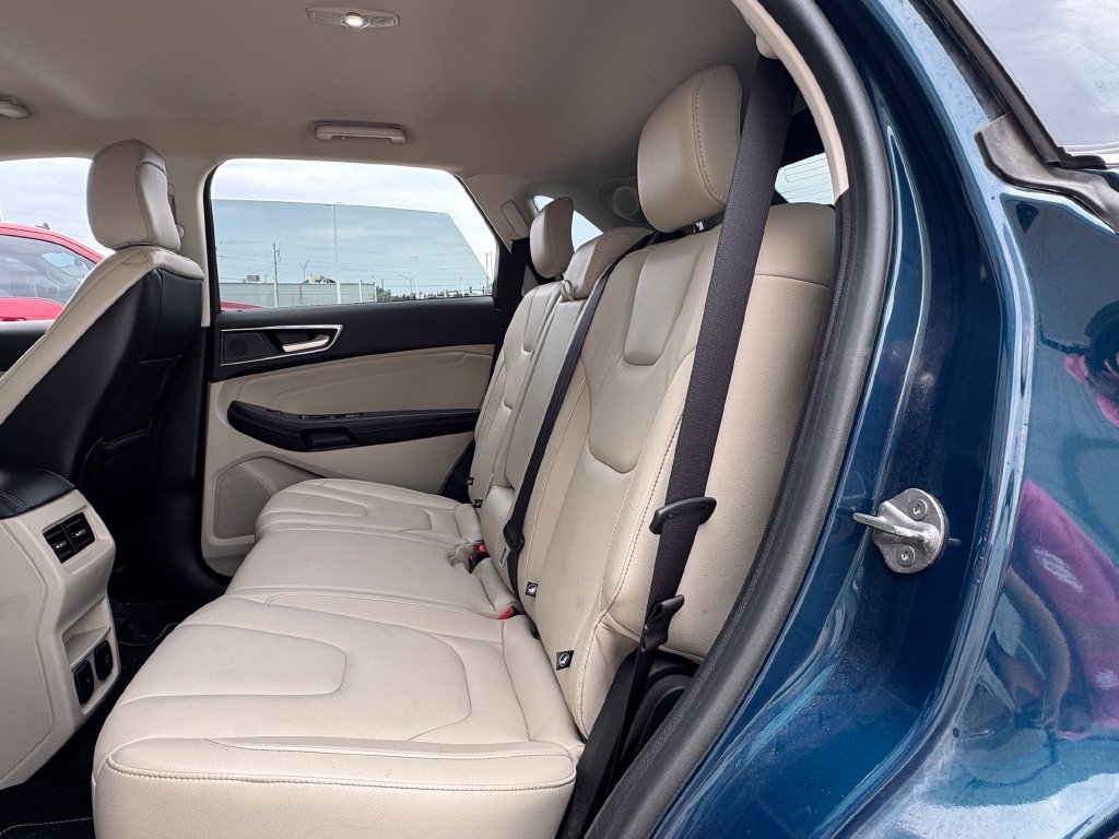 Used 2020 Ford Edge Titanium FWD image 29