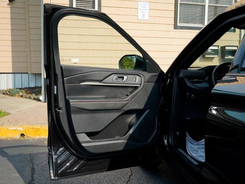 Used 2025 Ford Explorer ST-Line AWD/4WD image 19