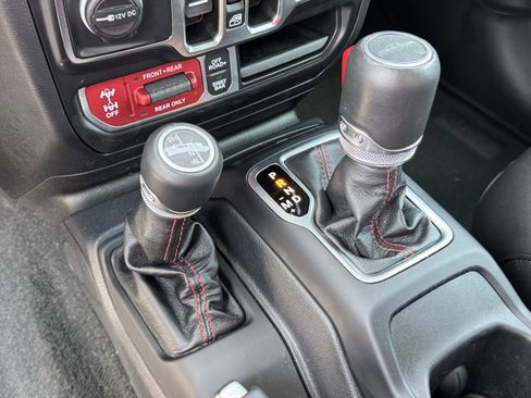 Used 2022 Jeep Gladiator Rubicon w/ Cold Weather Group image 29