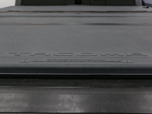 Used 2016 Toyota Tacoma TRD Off-Road image 11