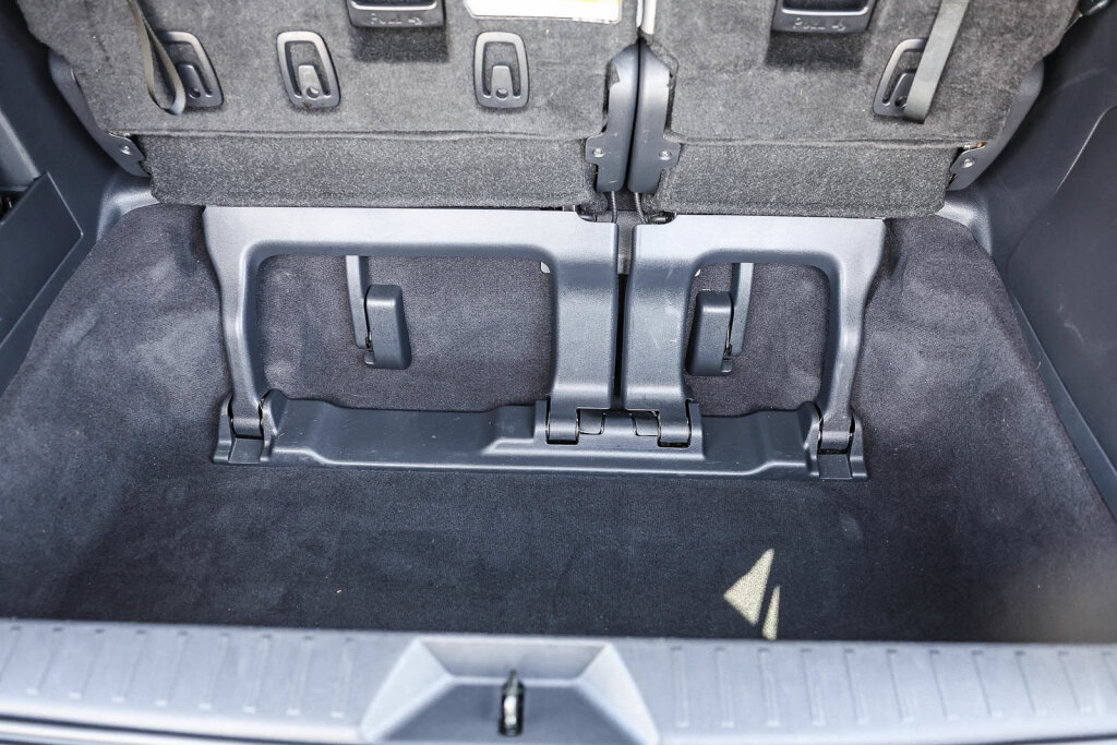 Certified 2025 Toyota Sienna LE FWD image 28