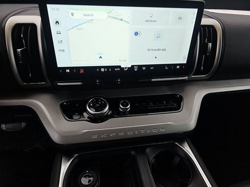 Used 2025 Ford Expedition Active image 6