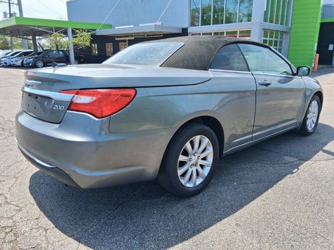 Used 2012 Chrysler 200 Touring FWD image 6