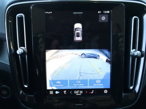 Used 2025 Volvo XC40 B5 Core image 26