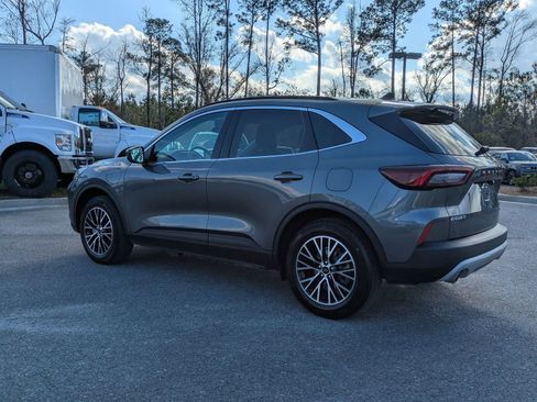 Certified 2025 Ford Escape SE image 7