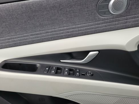 Used 2023 Hyundai Elantra Limited w/ Cargo Package image 17