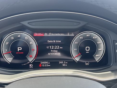 Used 2023 Audi Q8 Prestige image 11