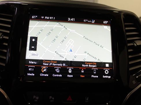 Used 2021 Jeep Cherokee Limited w/ Elite Package AWD/4WD image 17