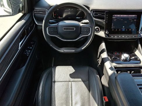 Used 2024 Jeep Wagoneer Series III AWD/4WD image 11