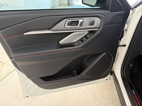 Used 2025 Ford Explorer ST AWD/4WD image 12