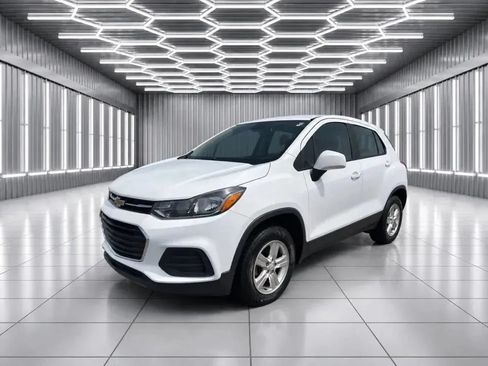 Used 2018 Chevrolet Trax LS AWD/4WD image 1