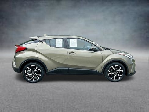 Used 2021 Toyota C-HR XLE FWD image 4