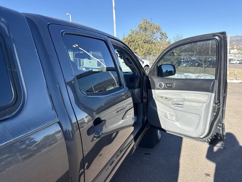 Used 2010 Toyota Tacoma Base image 28