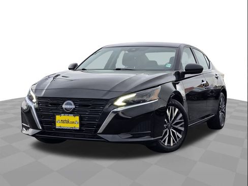 Used 2025 Nissan Altima 2.5 SV FWD image 1
