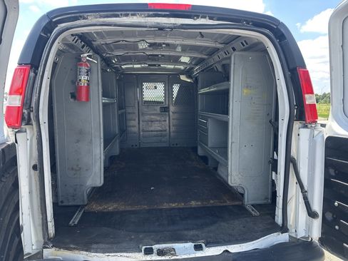 Used 2019 Chevrolet Express 3500 w/ Driver Convenience Package RWD image 24