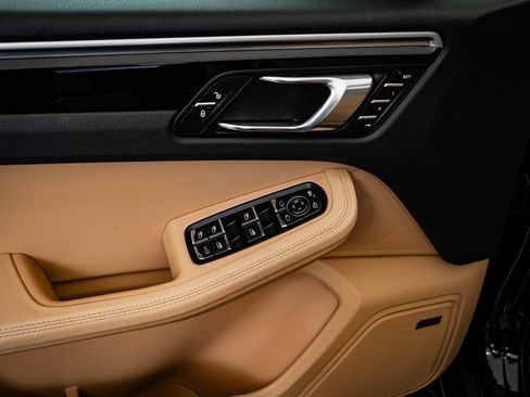 Used 2018 Porsche Macan image 22