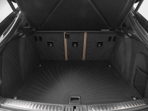 Used 2025 Porsche Macan image 18