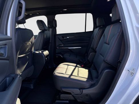 Certified 2024 Chevrolet Traverse RS w/ LPO, Floor Liner Package image 26