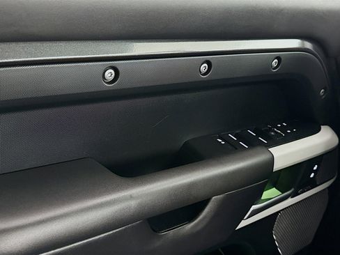 Used 2023 Land Rover Defender 130 SE image 14