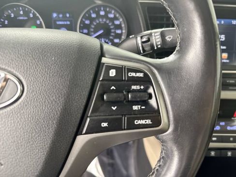 Used 2017 Hyundai Elantra Value Edition w/ Cargo Package FWD image 13