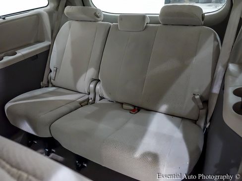 Used 2011 Toyota Sienna LE image 15