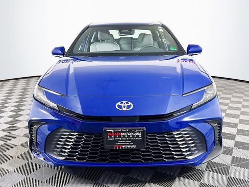 Used 2025 Toyota Camry SE w/ Convenience Package FWD image 2