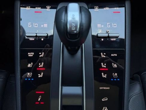 Used 2022 Porsche Macan S AWD/4WD image 23
