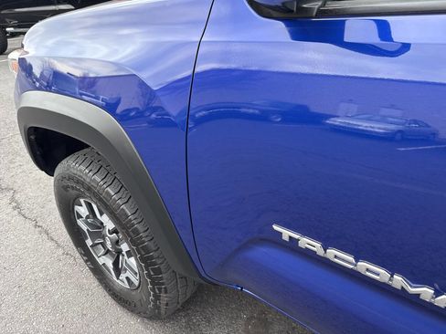 Used 2022 Toyota Tacoma TRD Off-Road image 40