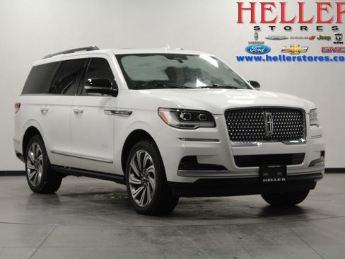 Used 2022 Lincoln Navigator Reserve image 1