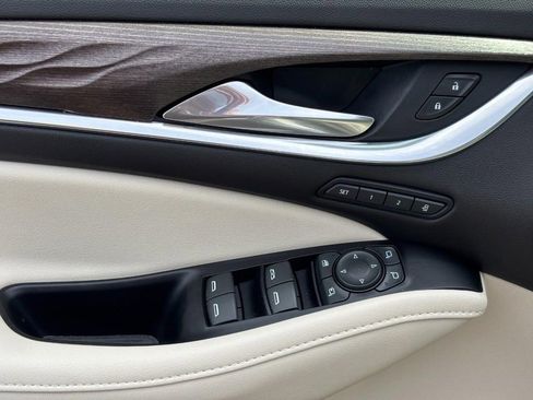 Used 2023 Buick Enclave Avenir w/ Avenir Technology Package AWD/4WD image 18
