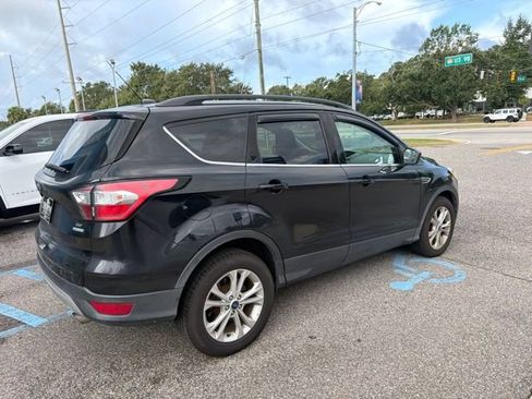 Used 2018 Ford Escape SE FWD image 4