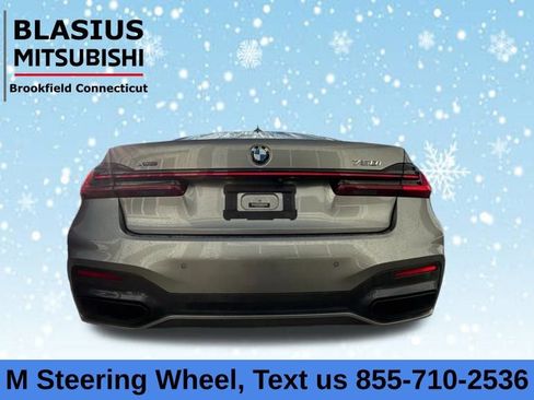 Used 2021 BMW 750i xDrive w/ Executive Package image 40