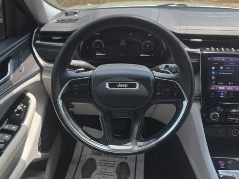 Used 2022 Jeep Grand Cherokee L Overland w/ Luxury Tech Group IV AWD/4WD image 23