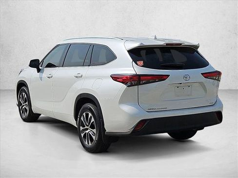 Used 2021 Toyota Highlander XLE FWD image 7