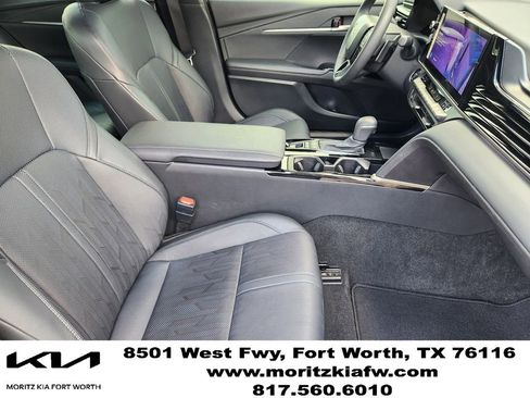 Used 2025 Toyota Camry XSE FWD image 13