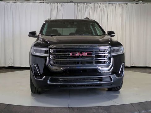 Used 2023 GMC Acadia SLE w/ Driver Convenience Package image 3