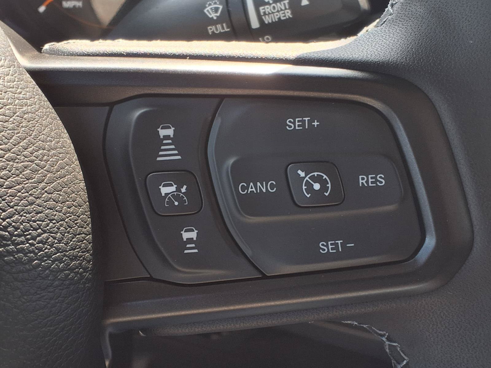 Used 2025 Jeep Gladiator Sport AWD/4WD image 14