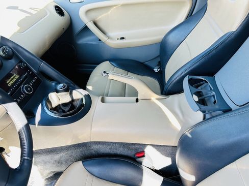 Used 2006 Pontiac Solstice Convertible w/ Premium Package image 18