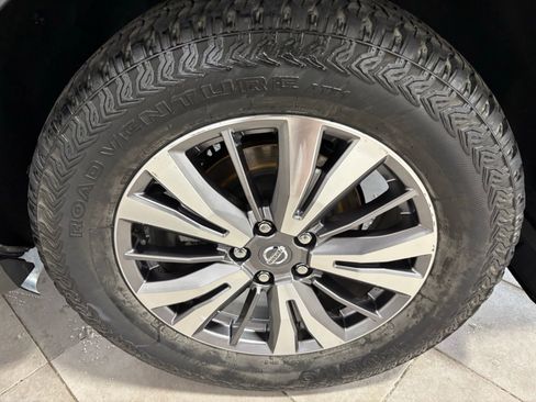 Used 2019 Nissan Pathfinder S image 10