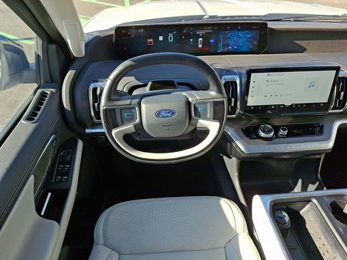 Certified 2025 Ford Expedition Platinum AWD/4WD image 13