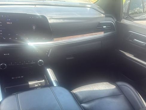 Used 2025 Chevrolet Tahoe Z71 AWD/4WD image 32